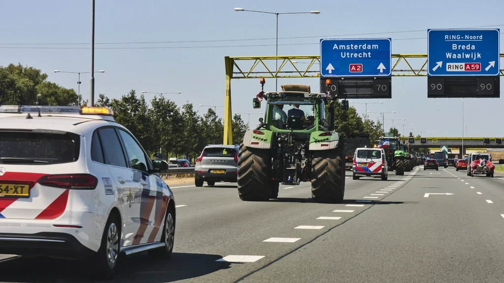 Kabinet en burgemeesters trekken lijn in snelwegprotest: gevaarlijke situaties voorkomen Kabinet en burgemeesters trekken lijn in snelwegprotest: gevaarlijke situaties voorkomen