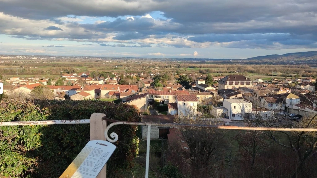 Foto: Fransman (40) beschuldigd van verkrachting en seksueel misbruik van 34 kinderen 