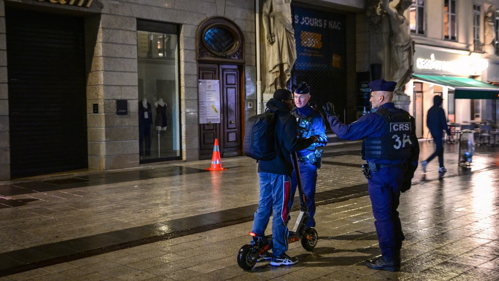 Lege straten in Franse steden vanwege avondklok