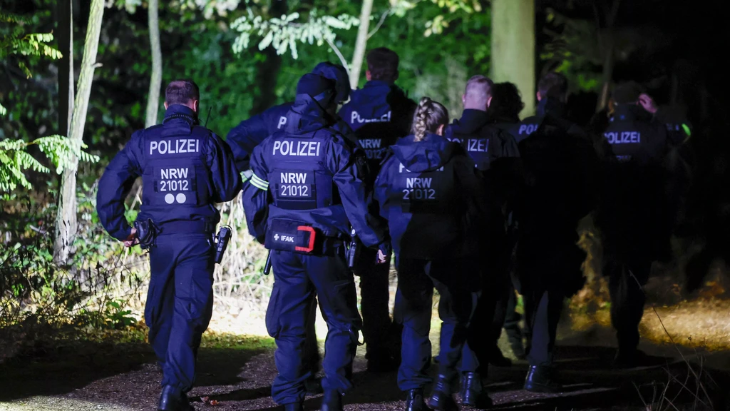 Foto: Klopjacht in Duitsland op verdachte van aanvallen elektriciteitscentrales 