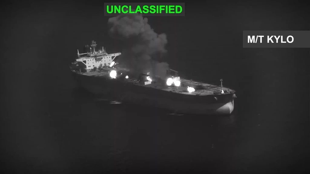 Foto: VS: drie Iraanse olietankers uitgeschakeld na aanval Iran op marineschepen