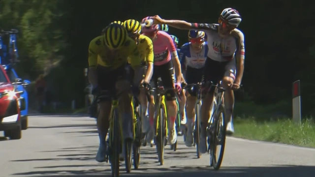 Ook Kuss in club met ritzeges in Tour, Vuelta én Giro • Arensman valt van podium