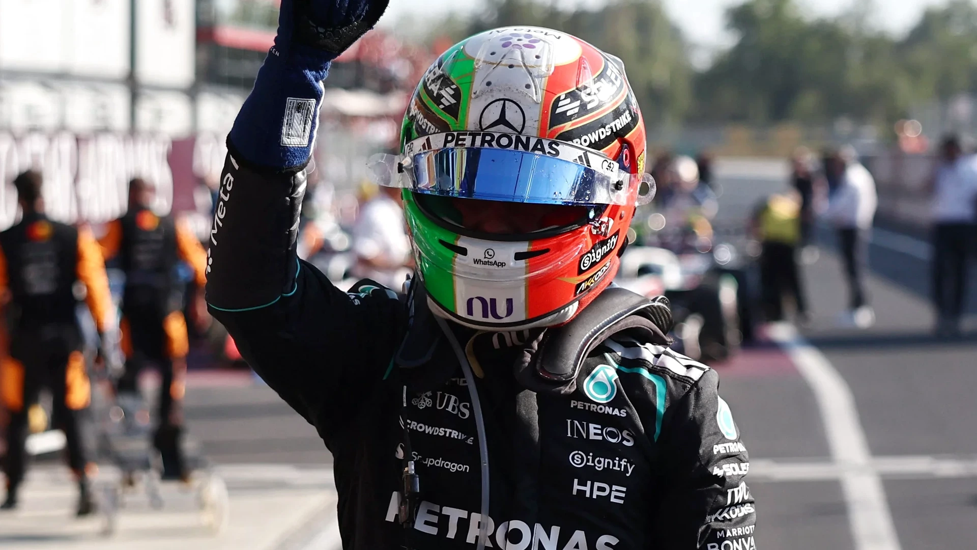 Weergaloze Antonelli wint GP Monza vanaf negentiende plaats, Verstappen derde