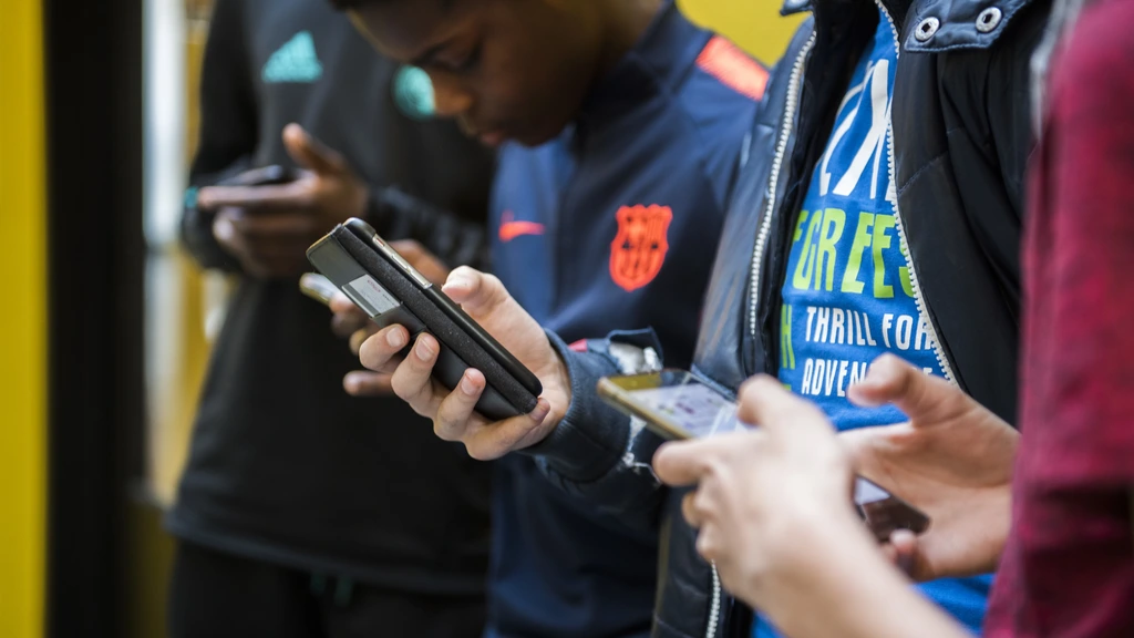 Foto: Scholieren klagen over update schoolapp Magister: 'Te laat gekomen'