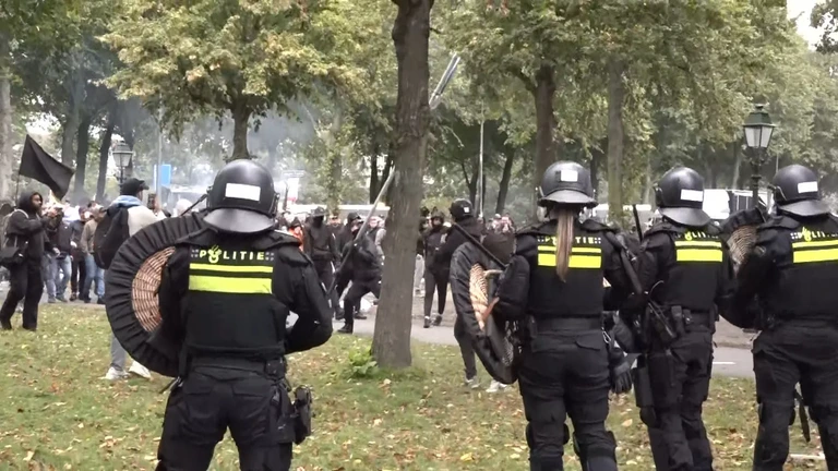 Geweld bij extreemrechtse demonstratie in Den Haag