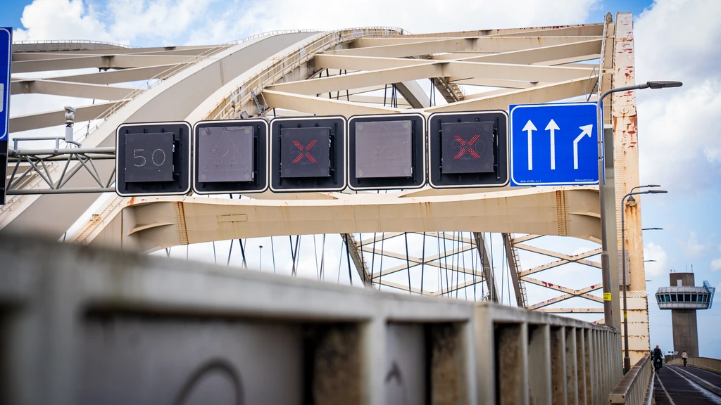 Landelijke storing bij Rijkswaterstaat, probleem met bruggen, sluizen en tunnels