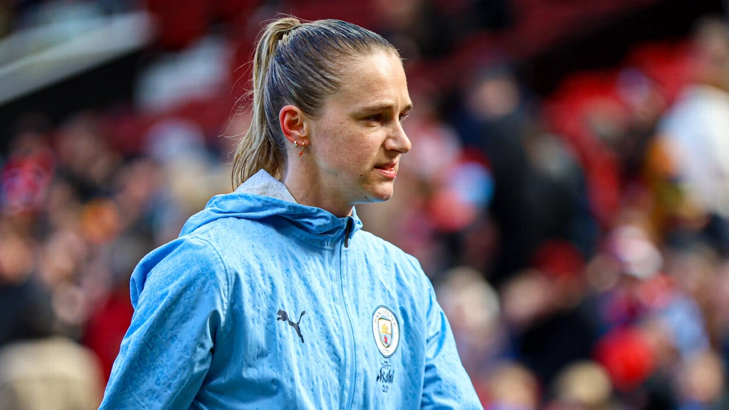 Miedema loopt weer knieblessure op en mist seizoensstart Manchester City