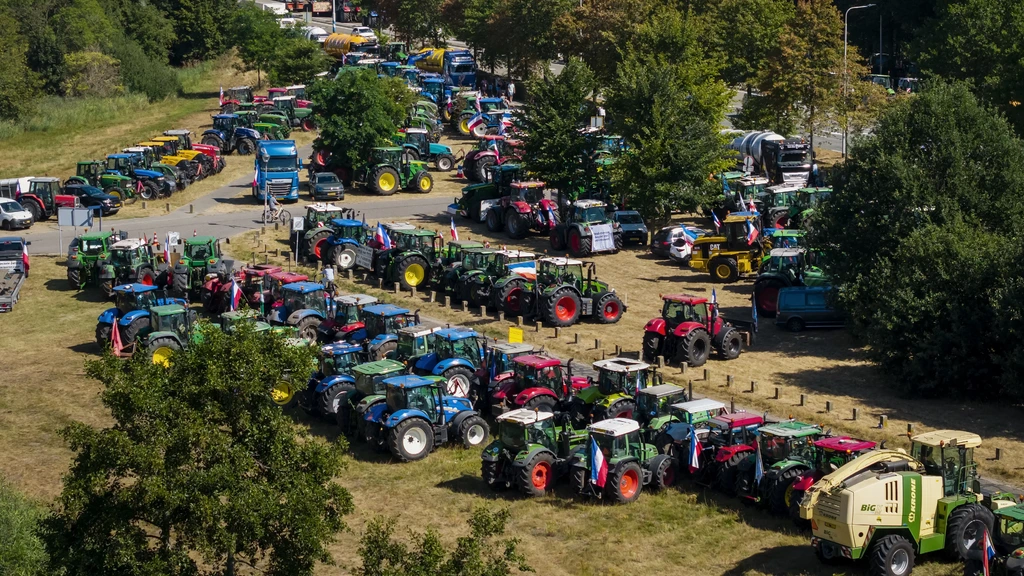 Honderden boeren bij protest in Den Bosch tegen intrekken vergunning pluimveehouders