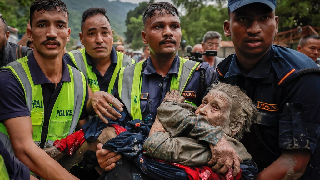 Na vier dagen wachten inwoners van rampgebied Nepal nog op hulp