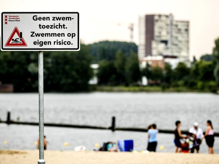 Man verdrinkt in Limburgs meer tijdens het zwemmen