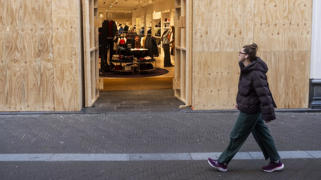 Foto: Maatregelen in steden na oproepen tot demonstraties, politie is alert