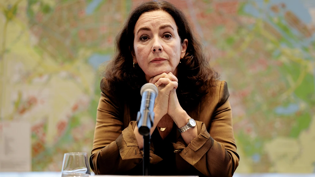 Corona-enquête over avondklok en onrust • Burgemeester Halsema verhoord