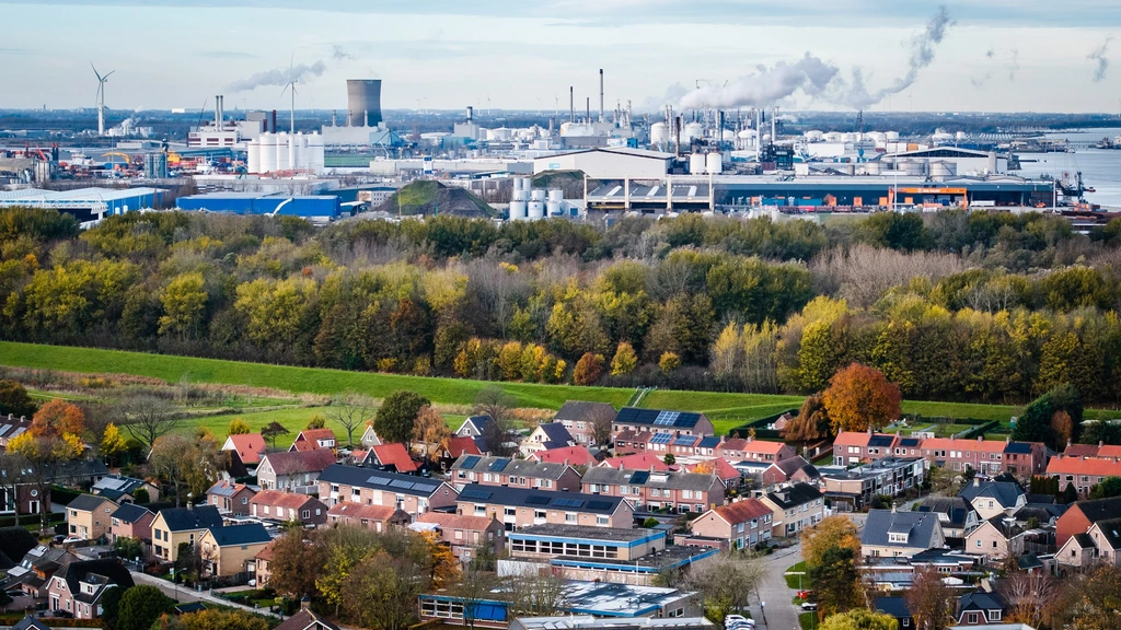 Foto: Weer uitstel over besluit voortbestaan Moerdijk