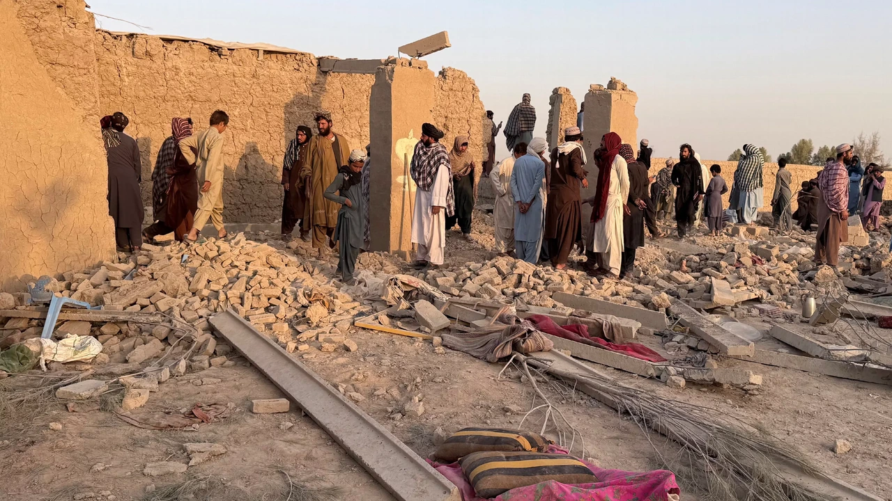 Opnieuw doden en gewonden in Afghanistan na Pakistaanse luchtaanvallen Opnieuw doden en gewonden in Afghanistan na Pakistaanse luchtaanvallen