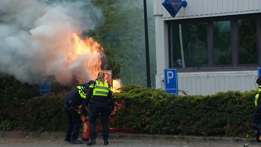 Rellen Rellen Brand bij rellen in Loosdrecht rond noodopvang asielzoekers
