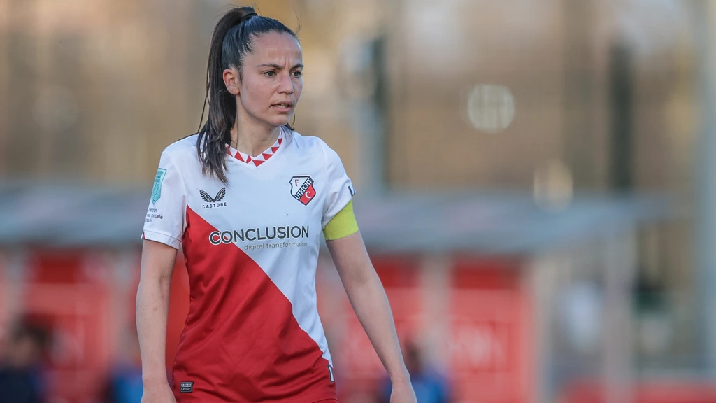 FC Utrecht schroeft budget vrouwentak terug, speelsters protesteren met shirts