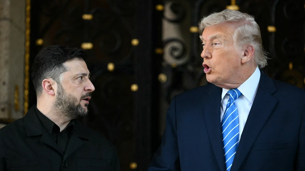 Trump tekent sanctiewet tegen Rusland, heffingen dreigen voor China en India Trump tekent sanctiewet tegen Rusland, heffingen dreigen voor China en India