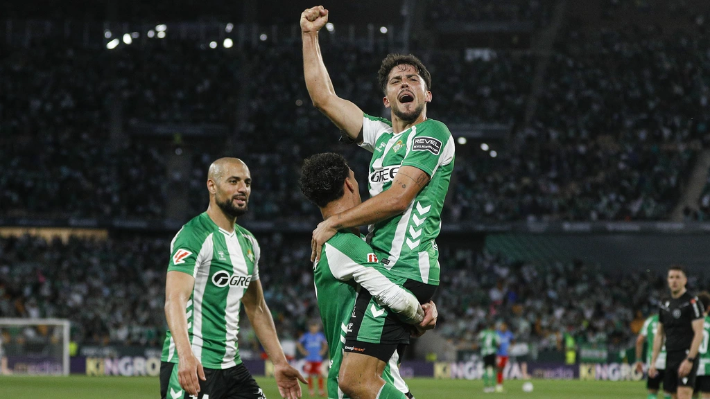 Real Betis als vijfde Spaanse club verzekerd van Champions League-voetbal