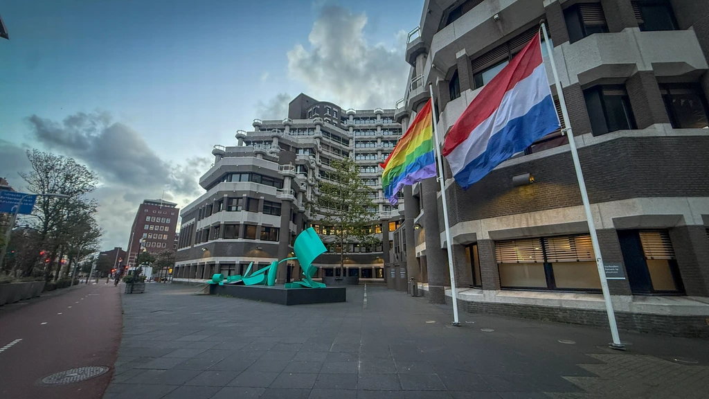 Foto: Regenboogvlag gehesen door heel het land, vlaggen gestolen in Oldebroek