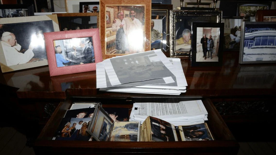 Offline gehaalde foto met Trump uit Epstein-documenten staat weer online