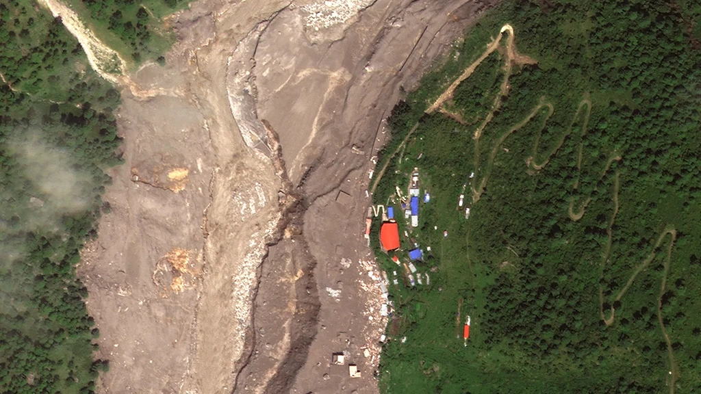 Gletsjer Nepal was 'onopgemerkte tijdbom', mogelijk geholpen door opwarming