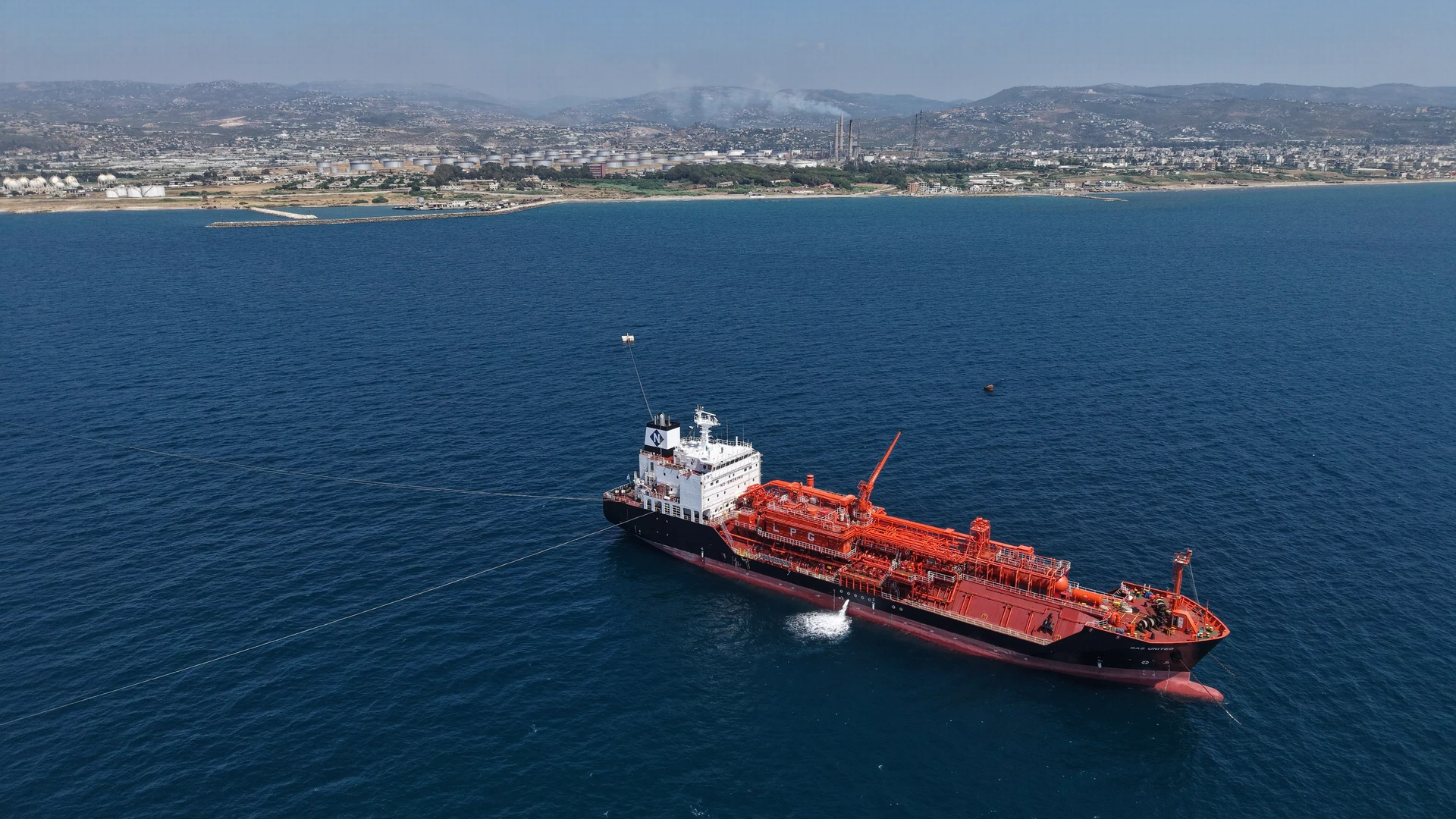 Internationale oliehandel wil Straat van Hormuz omzeilen en komt uit in Syrië