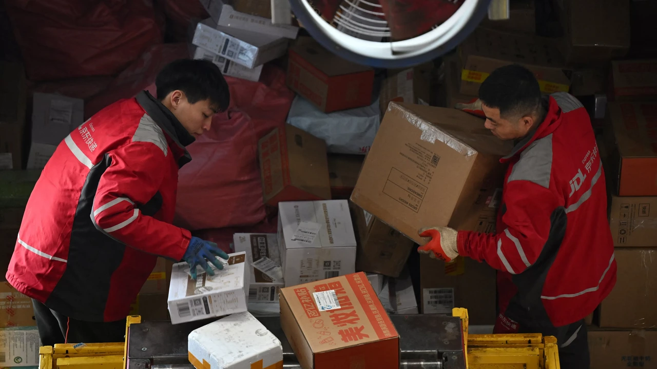 PostNL ziet aantal pakketjes uit Aziatische webwinkels verder afnemen PostNL ziet aantal pakketjes uit Aziatische webwinkels verder afnemen