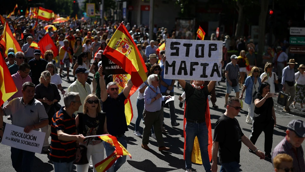 Foto: Tienduizenden bij protest in Madrid tegen regering-Sánchez