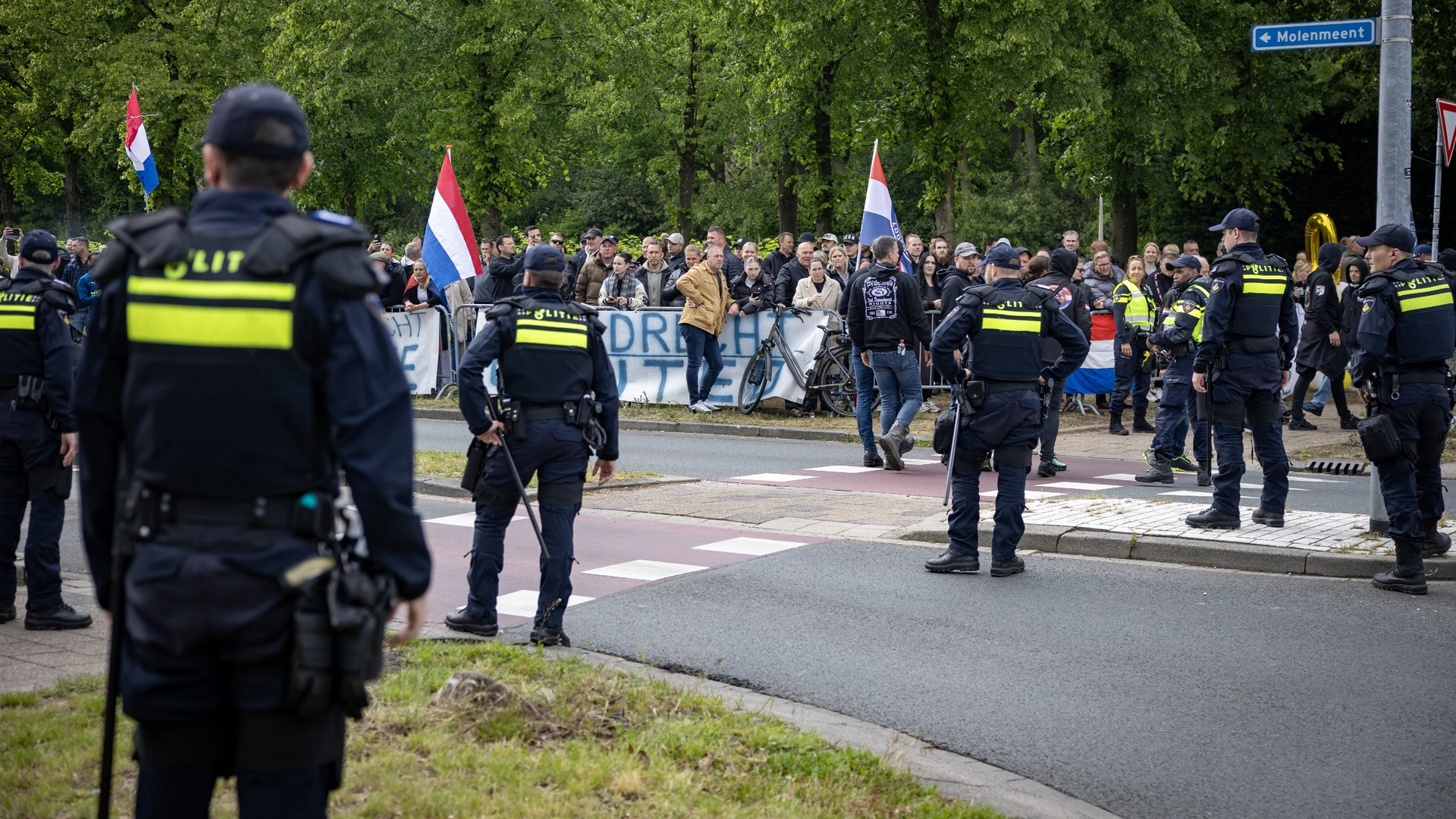 Man krijgt taakstraf na belediging en bedreiging bij azc-protest Loosdrecht