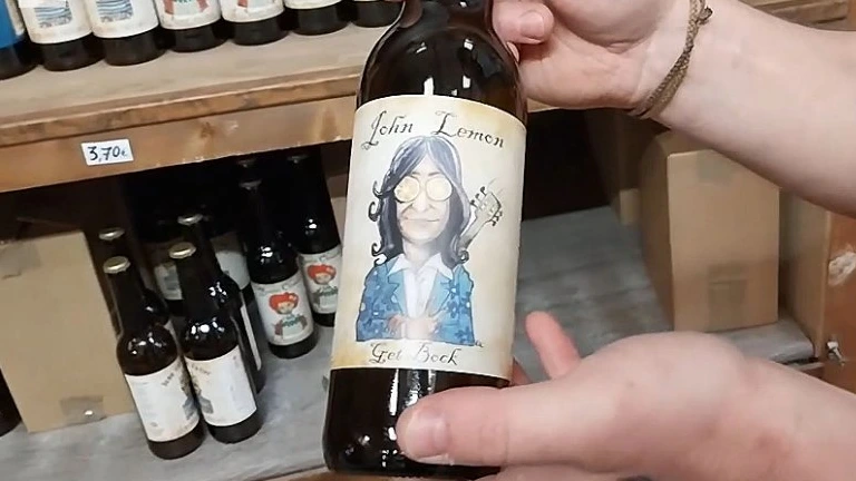 Franse brouwer moet stoppen met John Lemon-bier na klacht Yoko Ono