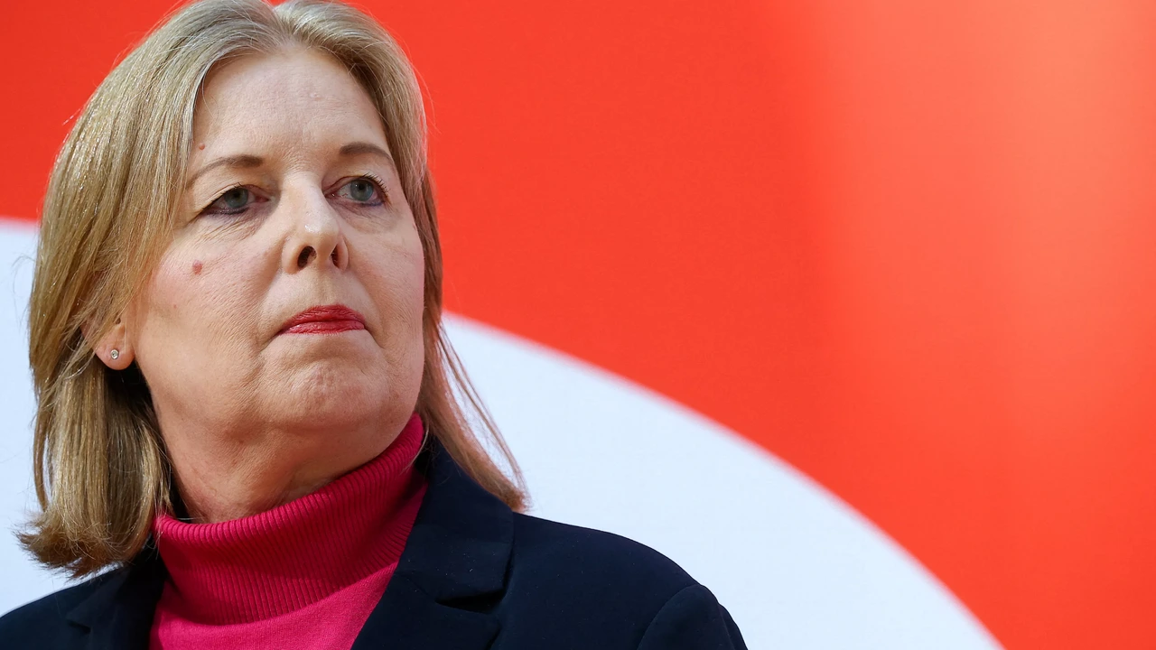Duitse minister en SPD-leider weg na aanvallen coalitiegenoot CDU in ‘zware tijd’ Duitse minister en SPD-leider weg na aanvallen coalitiegenoot CDU in ‘zware tijd’
