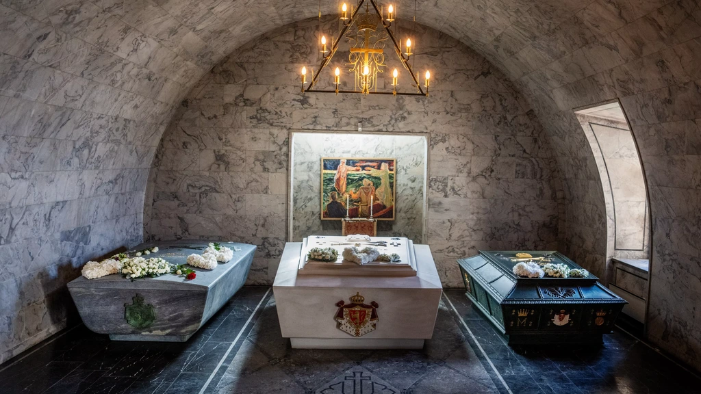 Foto: Sarcofaag Harald verwijst naar zijn liefde voor zeilen - en Vikingbegrafenissen