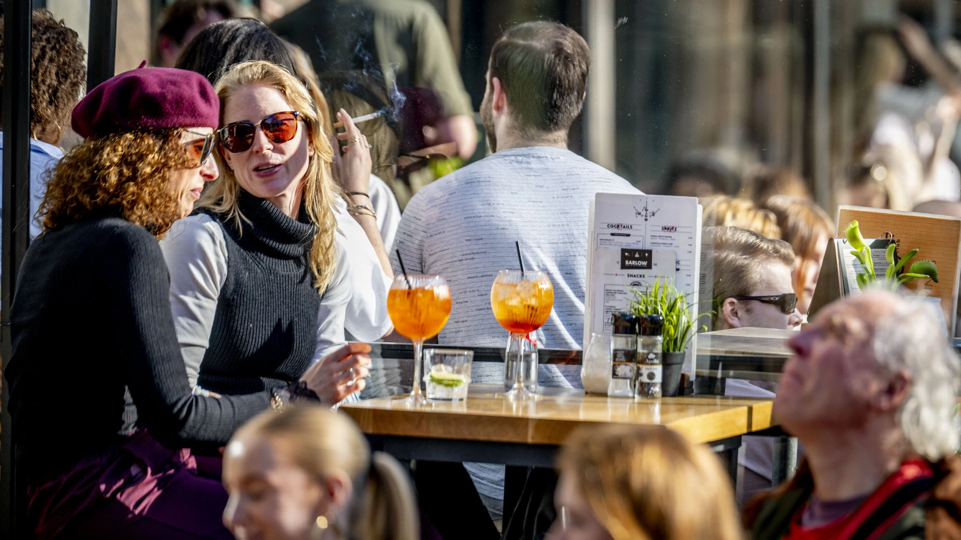 Handel en horeca trekken economie weer op gang: 'Oorlog prima doorstaan'