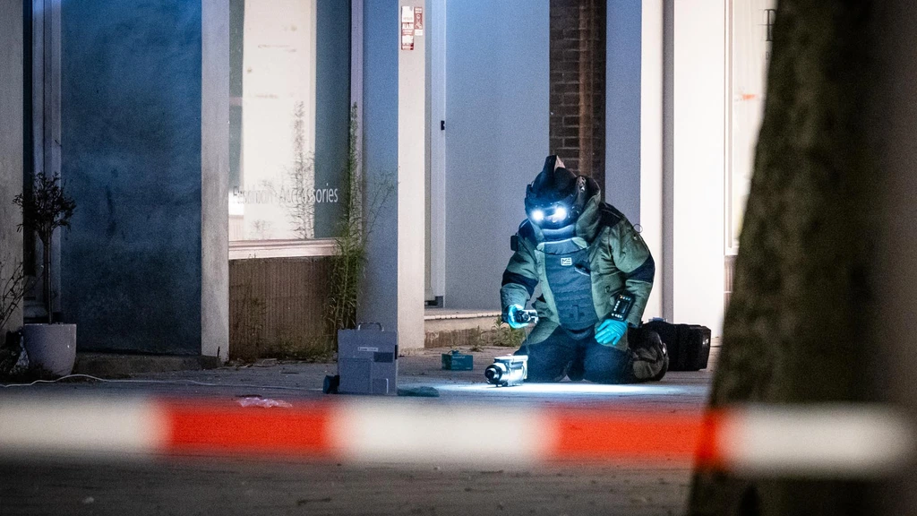 Derde explosief in week tijd in Amsterdamse winkel, twee aanhoudingen