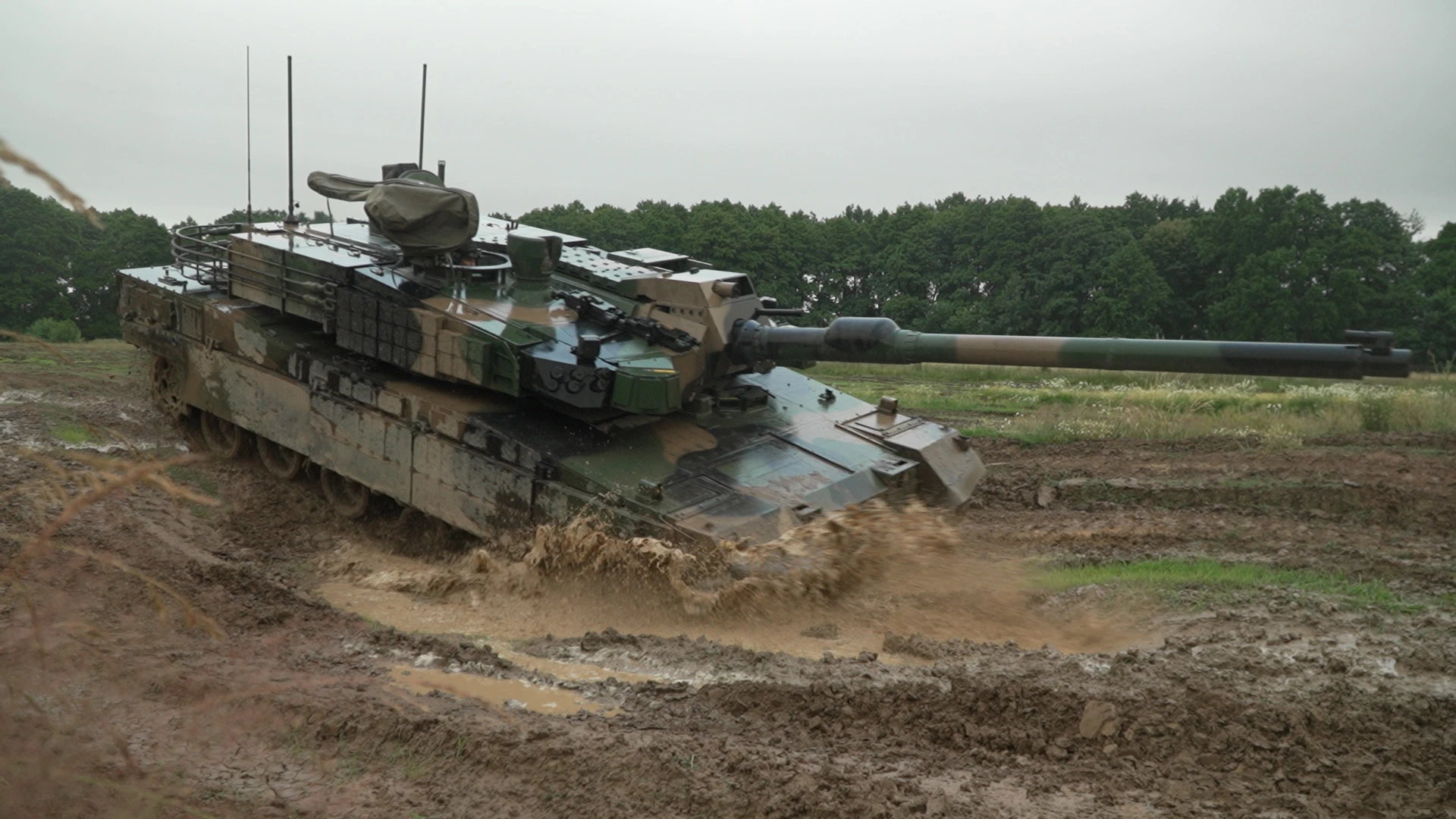 Ondanks 'dronisering' moeten in Polen ook tanks van de band blijven rollen