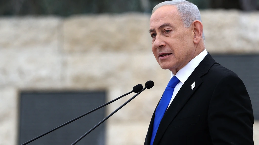 Foto: Netanyahu na bezetting strategisch gelegen fort: 'Sterker dan ooit teruggekeerd'