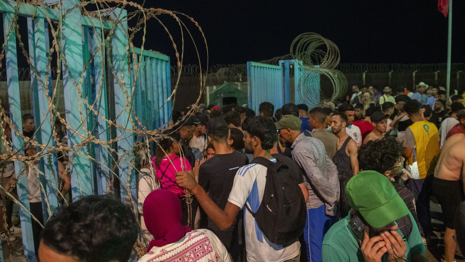 18 doden bij bestorming Spaanse exclave Ceuta, nog duizenden mensen onderweg