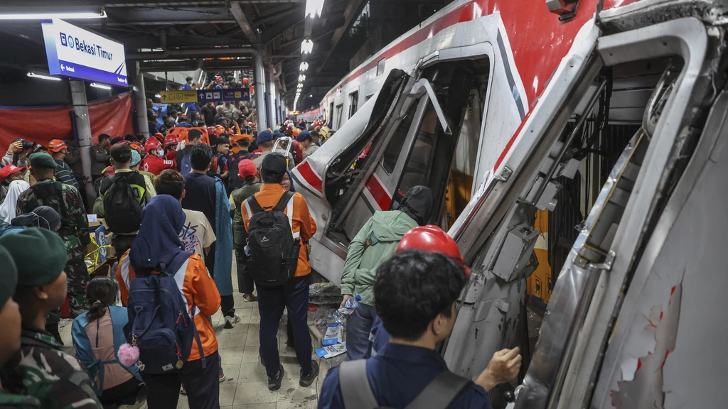 Foto: Veertien vrouwen omgekomen bij treinramp in Indonesië