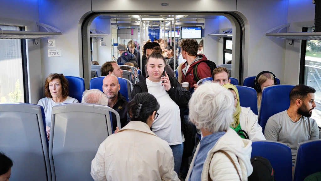 Tas in de trein moet op schoot, stoel bezet houden mag niet meer Tas in de trein moet op schoot, stoel bezet houden mag niet meer