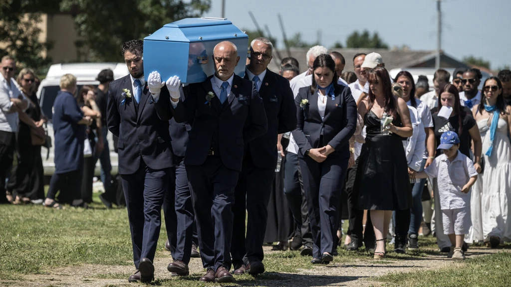 Vermoorde Franse tiener Lyhanna begraven, protest tegen blunders van justitie