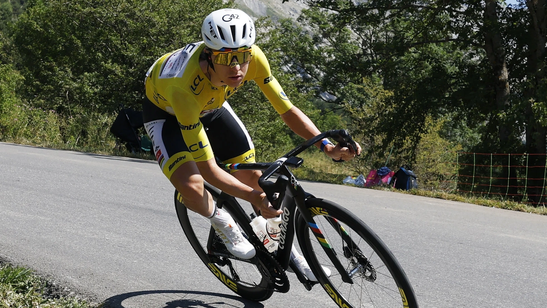 Pogacar gaat Carapaz, Martinez en Kuss opvreten • Vrees voor drukte op Alpe d'Huez