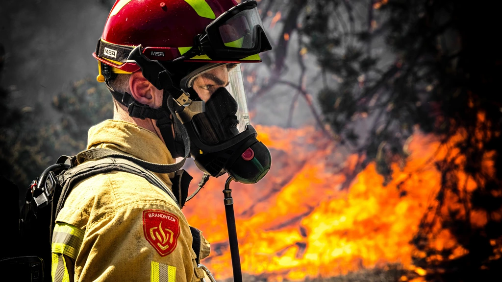 Foto: Brandweer nog volop bezig met natuurbranden, met Franse en Duitse hulp 