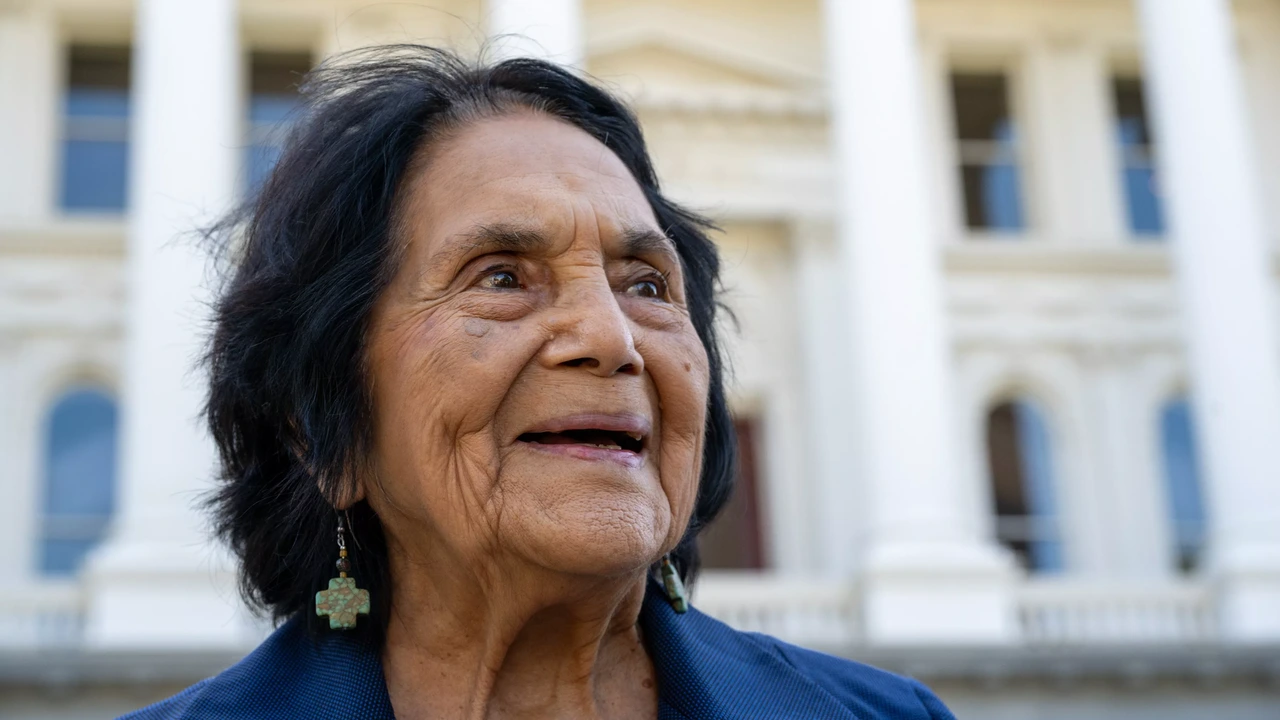 Activist en vakbondsleider Dolores Huerta (96) overleden, vrouw achter slogan Obama Activist en vakbondsleider Dolores Huerta (96) overleden, vrouw achter slogan Obama