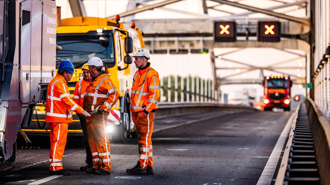 Merwedebrug drie dagen dicht, vanmiddag veel hinder verwacht Merwedebrug drie dagen dicht, vanmiddag veel hinder verwacht