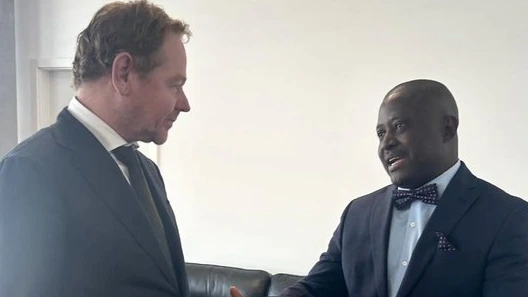 Van Weel praat met collega Sierra Leone over uitlevering crimineel Jos Leijdekkers