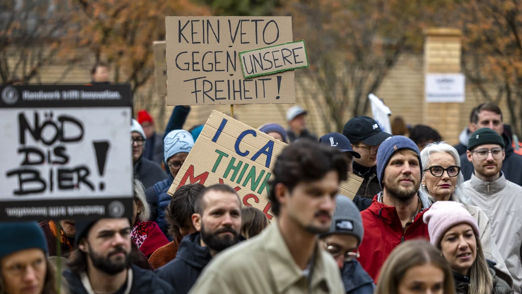 Erfprins Liechtenstein blokkeert abortuswet, demonstraties tegen vetorecht vorst