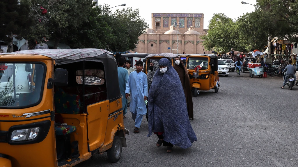 Taliban grijpen gewelddadig in bij protest voor vr