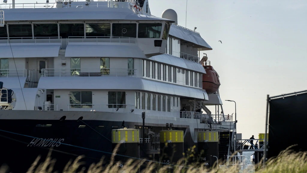 Foto: Cruiseschip Hondius vertrokken voor nieuwe reis