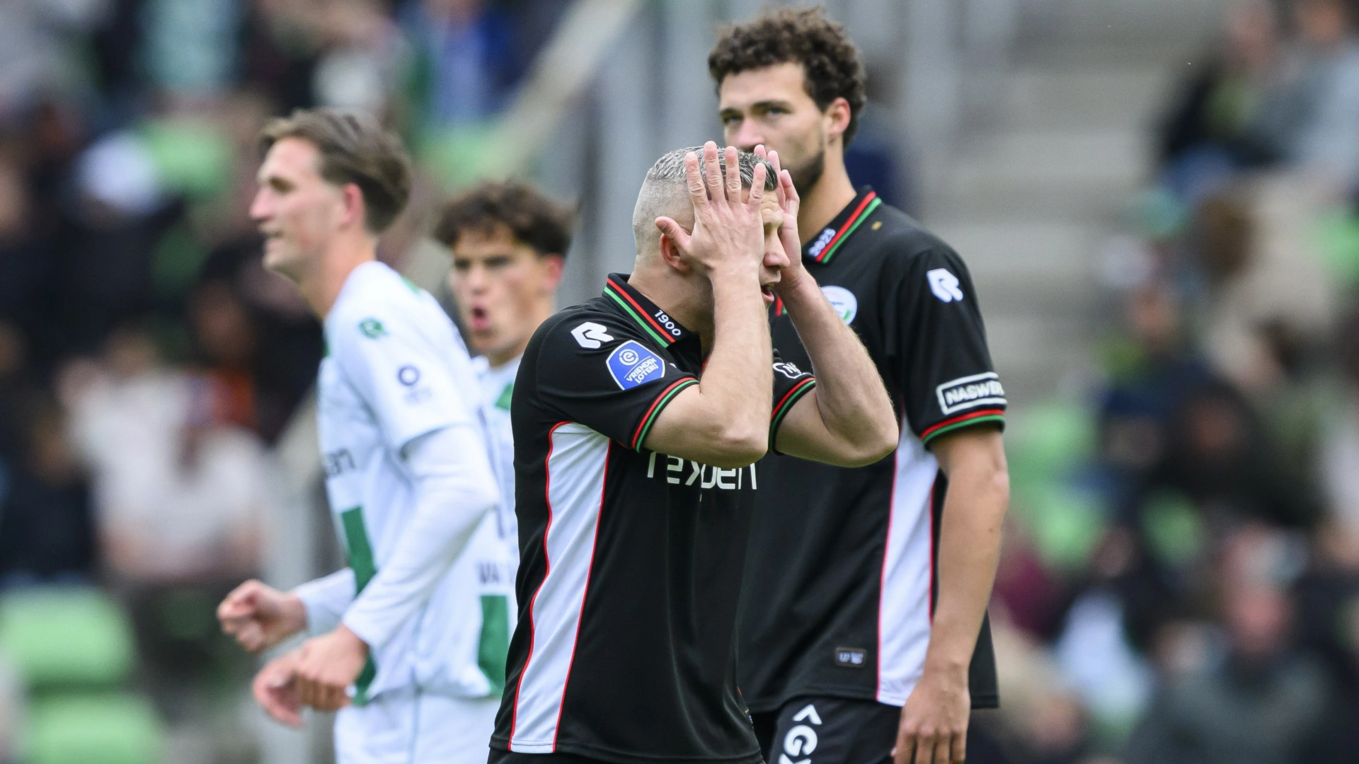 Feyenoord grijpt Champions League-ticket • Twente nu derde, Ajax en NEC verliezen