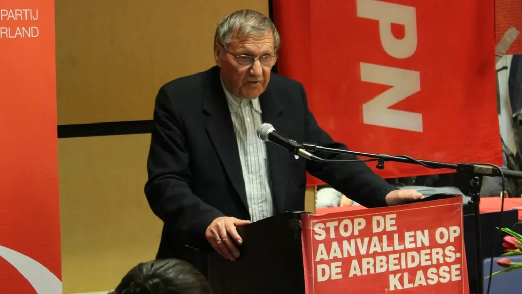 Foto: 'Fryslâns oudste communist' en langstzittende raadslid Rinze Visser (87) overleden